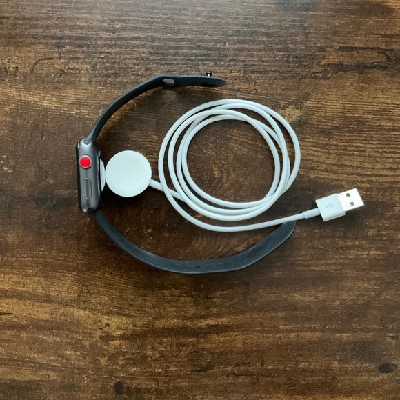 Apple Watch Series 3 WiFi + Cellular 42 MM Space Grey - Picture 2 of 3